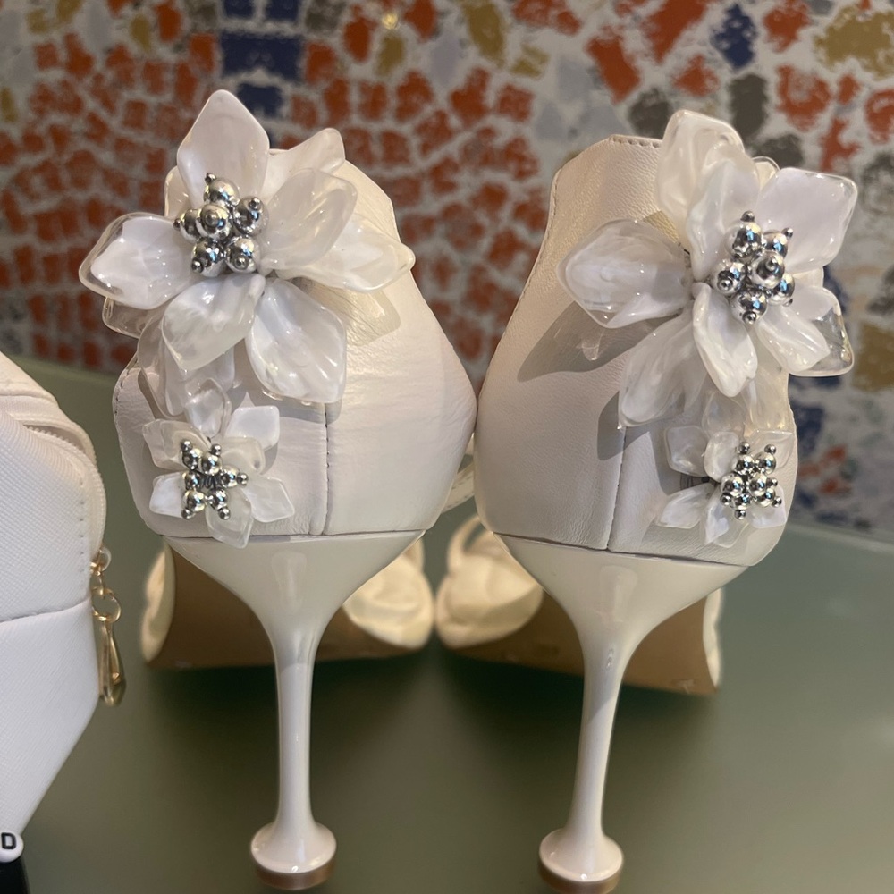 Size 9.5 Vince Camuto heels!